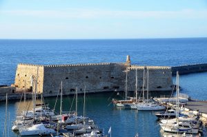 crete Hafenmauer